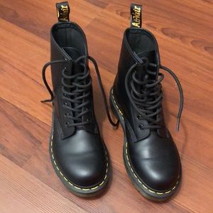 Dr. Martens 1460 Smooth Boot